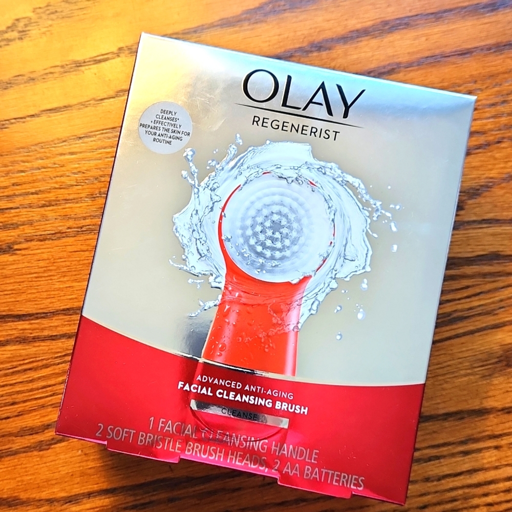 NWT Olay Regenerist Facial Cleansing brush